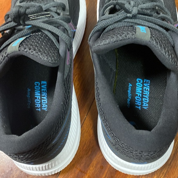 Woman’s ASICS everyday comfort amplifoam at athletic shoe Siz 8.5 - Picture 4 of 7